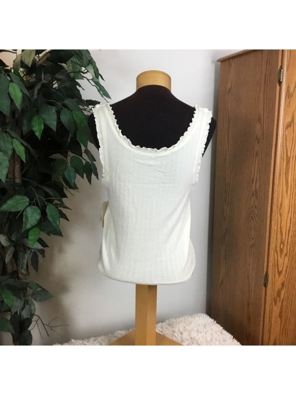 SO button down sleeveless tank Woman’s Junior’s size XL ivory - Picture 3 of 13